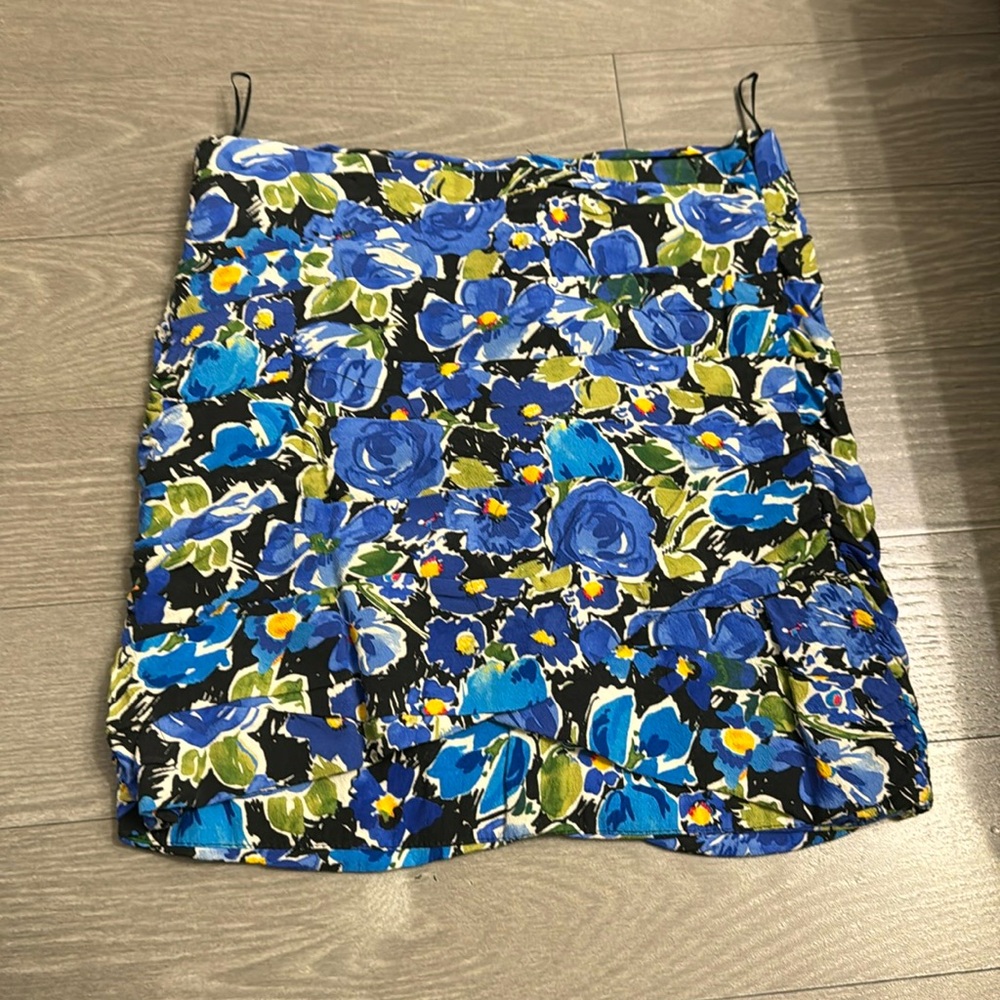 Zara mini floral skirt size medium